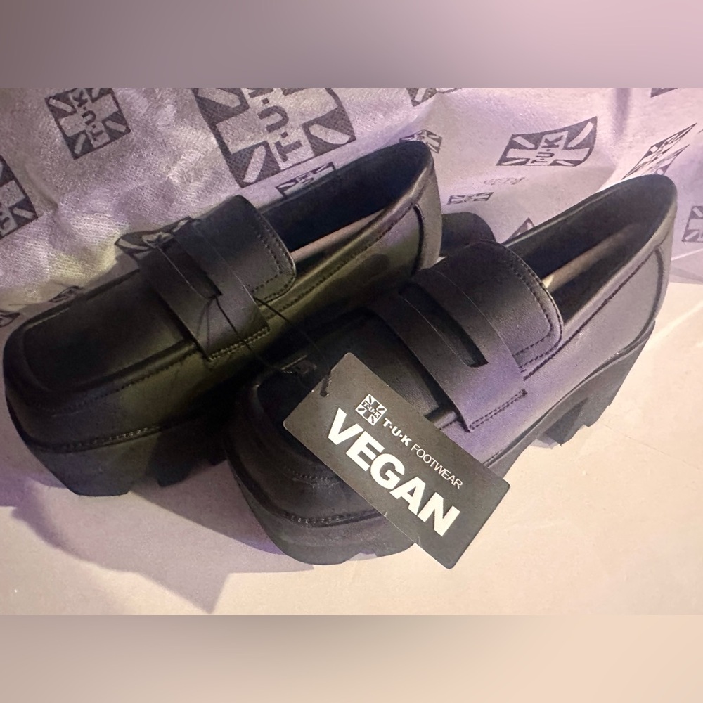 T.U.K. Black Vegan TUKskin Nosebleed Square Toe Loafers - Size 6 ❤️💋 - Picture 9 of 17